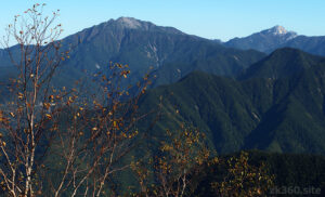 秋の仙丈ケ岳と甲斐駒ヶ岳