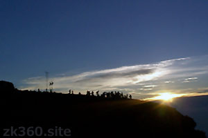 富士山山頂の御来光1