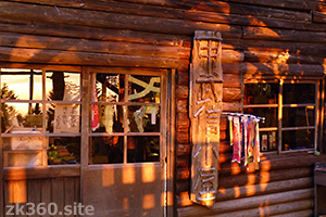 甲武信小屋の入口