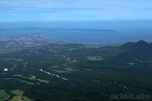 大山の稜線から見た美保湾