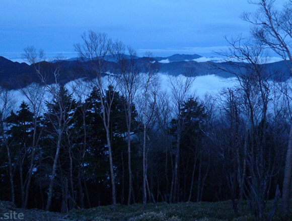 雲取山の山頂でブルーモーメント