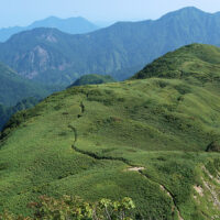 雨飾山の登山道