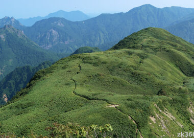 雨飾山の登山道
