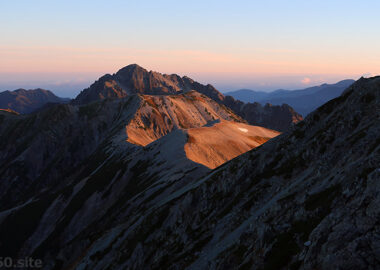 朝日に染まった剱岳