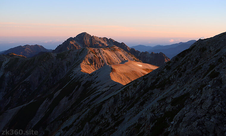 朝日に染まった剱岳
